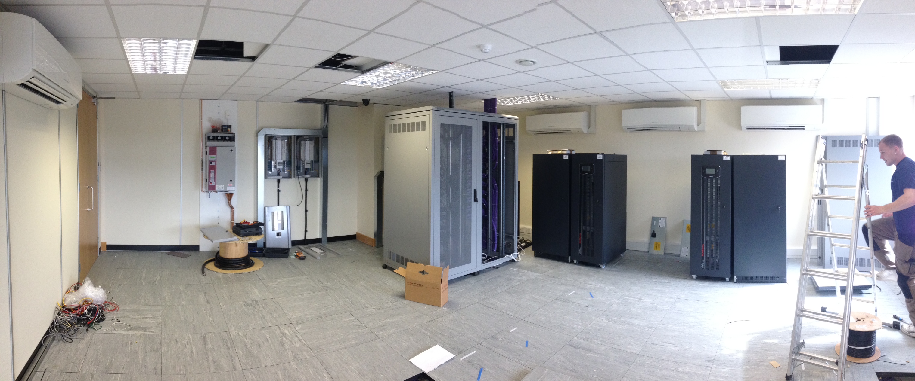 Server room air conditioning installation, 