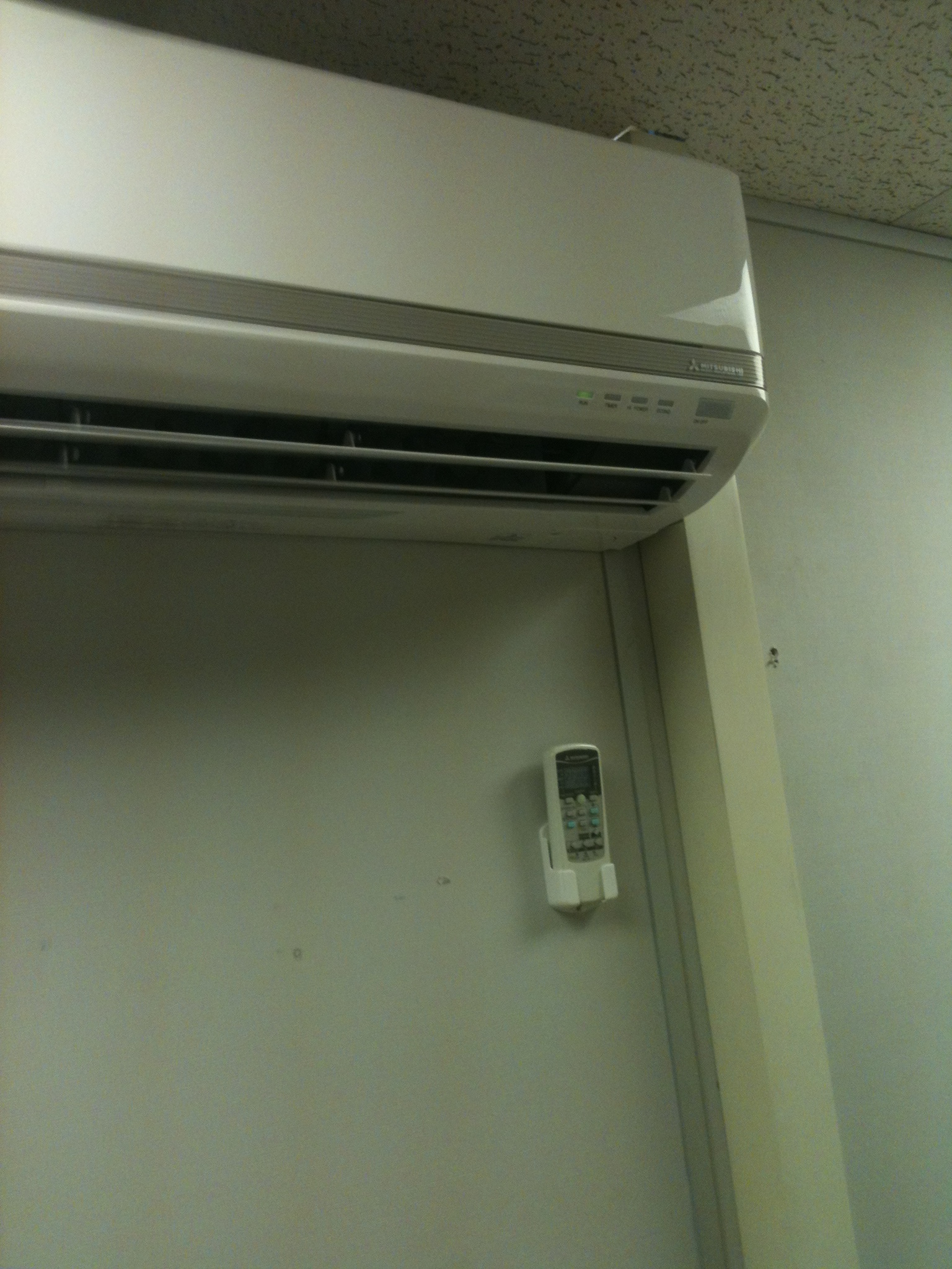server room air conditioning unit with controller